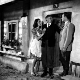 Ve filmu Ryba na suchu (1942) se objevil vedle Vlasty Buriana. Tenkrát ještě nikdo netušil, na jakou dráhu se o sedm let později vydá.