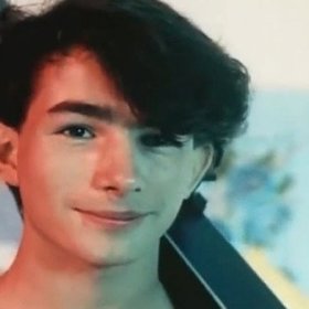 Do povědomí diváků vstoupil ve svých 16 letech rolí kominického učně ve filmu Discopříběh. V dospělosti se filmu věnoval sporadicky, divadlu prakticky vůbec. Později údajně na několik let přesídlil do Španělska, kde si měl otevřít restauraci. Začátkem nového tisíciletí se zřejmě zčásti vrátil do Česka a objevil se v několika filmových a společenských projektech.