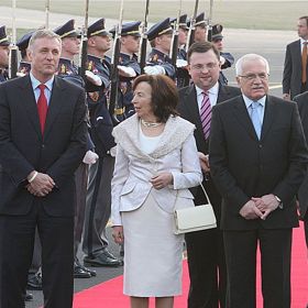 V roce 1969 studovala na Europa-Institutu v Amsterodamu.