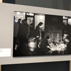 Národní archiv připravil u příležitosti 30. výročí přelomových událostí roku 1989 výstavu nazvanou „Havel na Hrad. Příběh roku 1989“. Ideovým záměrem výstavy je na půdorysu cesty Václava Havla od disentu na Hrad dokumentovat přerod naší společnosti z totalitní na demokratickou. 