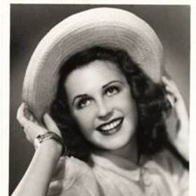 Stella Májová, původním jménem Stella Weingärtnerová, byla česká herečka, operetní a muzikálová zpěvačka.