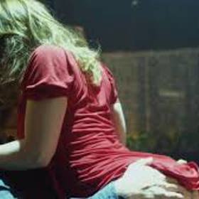 Může být nevěra základem šťastného manželství? Šarmantní bonviván Rudolf je o tom přesvědčen: „Ženská má mít pocit, že o chlapa musí bojovat, musí se snažit, aby si ho udržela. A hlavně, ženská se nesmí nudit!”