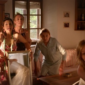 Dvě nevěsty a jeden pohřeb je česká komedie o dvou sestrách, které se zamilují do stejného muže.