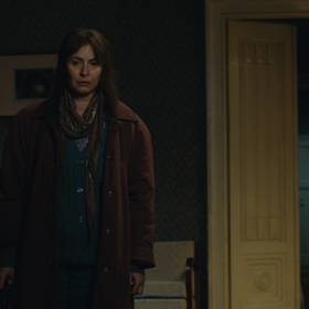 Hanka - Mariina starší sestra, novopečená babička, hlava rodiny. Mariina přítomnost pro ni znamená jen samé problémy. Ostatně vždycky to tak bylo.
