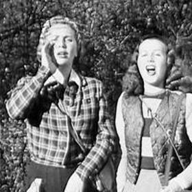 Její bratr Jiří Weingärtner působil jako operní pěvec v olomoucké opeře.