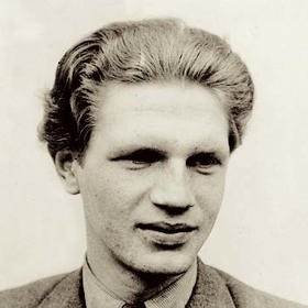 Milan Moučka, starší bratr herce Jaroslava Moučky, byl brutální vyšetřovatel StB. Členem KSČ byl od svých 17 let.