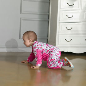 Amazon prodává baby mop v mnoha barevných variacích.