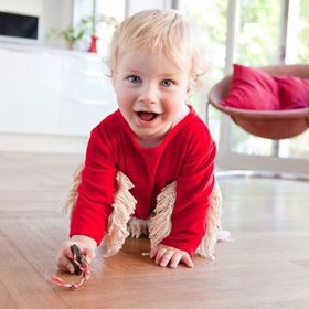 V listopadu 2019 na trh vtrhl "baby mop", dupačky zkřížené s mopem. Váš malý uzlíček štěstí vám může pomoct krásně vyleštit podlahu ještě dříve, než se postaví na nohy. "Nápad" budí obrovské vášně, včetně kritiky.