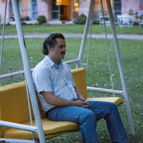  Hlavní roli známého kolumbijského drogového bosse ztvárnil brazilský herec Wagner Moura.