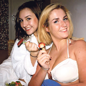 V roce 2013 uvažovala o studiu mezinárodních vztahů a jazyku (angličtině, francouzštině i ruštině) na některé vysoké škole v Česku, ale zajímala se také o studium ve Švédsku nebo Austrálii, aby mohla vstoupit například do diplomatických služeb.