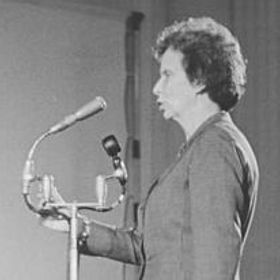 V roce 1910 se rodina přestěhovala do Německého Brodu, a tam se rozrostla o další tři děti. Jedním z nich byl Josef „Pepek“ Stiassny (1916–1944), který během druhé světové války proslul jako opatrovník a vychovatel chlapců v Terezínském ghettu, kde se také podílel na vydávání časopisu Vedem.