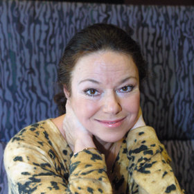 Ztvárnila řadu zajímavých rolí v divadle, ve filmu (např. Jak utopit dr. Mráčka, Zítra to roztočíme, drahoušku) i v televizi (seriály Kamenný řád a především Sanitka), byla oceněna několika cenami. 