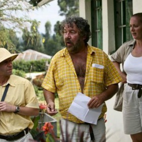 V lehké komediální nadsázce sledujeme příběh slušného, hodného, ale do dnešního života se skoro nehodícího doktora Čeňka Dobeška.