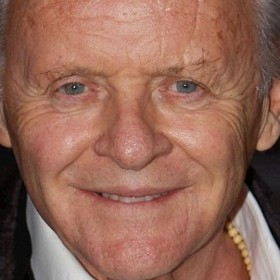 Sir Anthony Hopkins je britský a americký herec a příležitostný režisér a hudební skladatel. Do širokého povědomí lidí vstoupil zejména svou známou kreací psychopatického doktora Hannibala Lectera ve filmu Mlčení jehňátek.