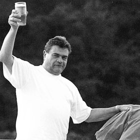 Od dětství se učil hře na klavír, vystudoval střední školu a začal studium stomatologie na Fakultě všeobecného lékařství Univerzity Karlovy v Praze. Později se živil jako úspěšný hudební skladatel.