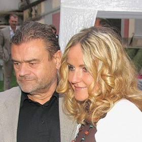 V roce 1995 se oženil s Vendulou Svobodovou.