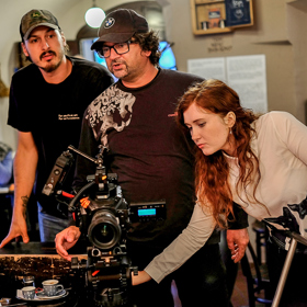 Co všechno musí absolvovat a proč každé její rande končí fiaskem? O tom je nová česká komedie Casting na lásku režisérky Evy Toulové, která se právě natáčí.
