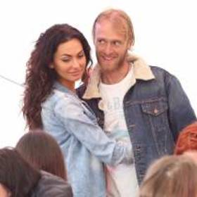 Studoval na Pražské konzervatoři hru na kontrabas. Ve třetím ročníku školu opustil a vydal se do Austrálie, kde se seznámil se svým rybářským mentorem Rexem Huntem, hráčem australského fotbalu a rybářskou celebritou. V Austrálii pracoval jako rybářský průvodce při lovu „big game fishing“.