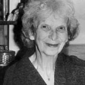 Ignác Stiassny se později přestěhoval do Budapešti, kde řídil pobočku této firmy. Jeho dcera Lili Stiassny se provdala za Richarda Stiassného, syna Josefa Stiassného (rodiče Getrudy tedy byli bratranec a sestřenice), a v roce 1908 se jim v Budapešti narodila Gertruda.