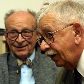 Jak Zindulka, tak Brodský měli velký smysl pro černý humor. „Mám výbornou náladu: zlevnili urny,“ začínal běžně Brodský jejich přátelské telefonáty.