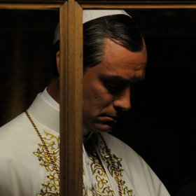 Režisér Paolo Sorrentino přichází se sérií Nový papež, která startuje na HBO GO 10. ledna a na HBO 14. ledna.