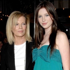 Má dva bratry Micka a Skipa a dvě sestry Ashley a Barbaru. 