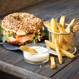 Burger s hranolkami miluje snad každý. Vždy ale musí být křupavé a ne nasáklé olejem.