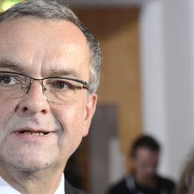 V období transformace vlastnických vztahů v ČR zastupoval Miroslav Kalousek vládu ČR v několika řídících funkcích v hospodářské sféře: v letech 1991–1992 byl rozhodnutím ministra zemědělství členem dozorčí rady Jihočeských pivovarů, v letech 1992–1994 usnesením vlády ČR působil jako člen správní rady a jednatel Západočeských pivovarů.