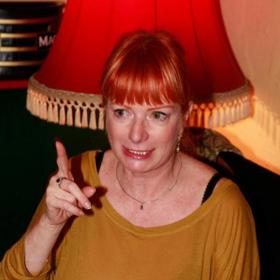 Barbora Štěpánová je česká herečka a moderátorka, která v roce 1986 podepsala Chartu 77.