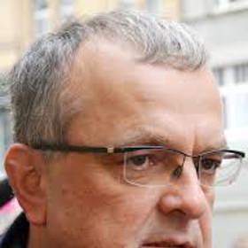 Od roku 1990 působil ve státní správě, v letech 1990–1992 na Úřadu vlády ČR jako odborný poradce místopředsedy vlády ČR se zaměřením na otázky ekonomické transformace.