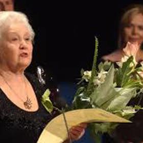  V letech 1946 až 2004 byla členkou činoherního souboru Vinohradského divadla, kde za ta léta vytvořila zhruba výrazných 200 divadelních postav.