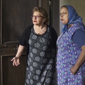 Příběh začíná tam, kde druhý díl skončil: Horáčková vybíhá z domu naproti mladé dámě, která přijela do Babovřesk.