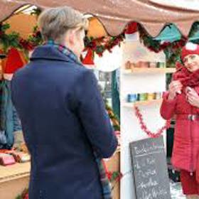 Zdá se, že Kameňákov neproslaví, protože nepřející občanští aktivisté mu zhatili plán postavit obří skokanský můstek na nedaleké hoře Říp.