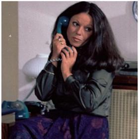 Vystudovala herectví na Divadelní fakultě Akademie múzických umění. Herecké profesi se věnovala do roku 1984. Mimořádně atraktivní až exotický zjev ji předurčoval k obsazování do rolí sebevědomých či panovačných krasavic, někdy až „potvor“.