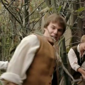 Úvod a vstupy Zdeňka Svěráka v roli vypravěče, písmáka a malíře vykazují jistou podobnost se semináři tvořícími tradiční součást cimrmanovských vystoupení.