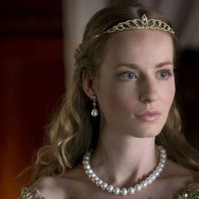 Hrdinkou je princezna Michaela. Ta se vydá hledat zázračnou korunu krále Svaroga, aby mohla uzdravit svého těžce nemocného otce.