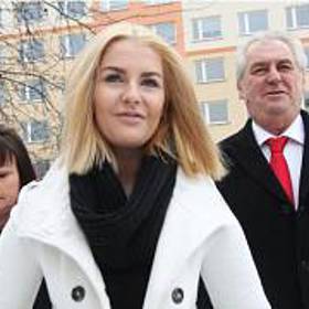 Od září 2005 do prosince 2012 studovala na soukromém osmiletém gymnáziu PORG v pražské Libni.