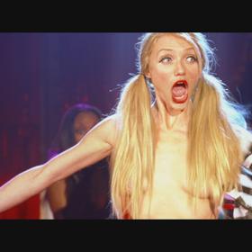 Natalie Cook (Cameron Diaz), Dylan Sanders (Drew Barrymore) a Alex Munday (Lucy Liu) jsou znovu v akci! 