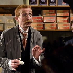 Herec Vladimír Javorský jako Vlasta Burian.