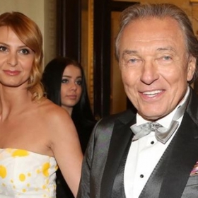 Ivana Gottová, rozená Macháčková, je bývalá česká moderátorka a především vdova po zpěvákovi Karlu Gottovi.