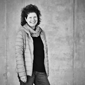 Nicméně již během studia začala natáčet pro Českou televizi drobné dokumentární filmy.