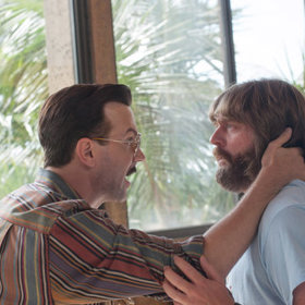 Jediným vzrušujícím momentem v jeho životě je flirtování s kolegyní Kelly (Kristen Wiig), která ho však brzy zatáhne do těžko uvěřitelného dobrodružství. 