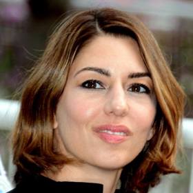 Mezi Keanovy přítelkyně patřila Sofia Coppola, dcera známého režiséra Francise Forda Coppoly. S ní se seznámil během natáčení filmu Drákula, který režíroval její otec. 