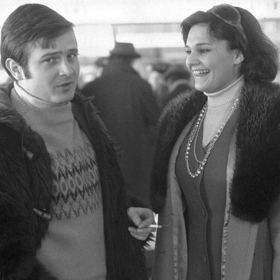 S nimi a řadou populárních zpěváků té doby se spolupodílel na Karlínském kulturním kabaretu (přezdívaný Karkulka), vedeném Jiřím Brabcem. 