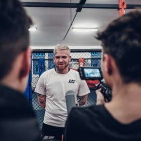 A tak se přihlásil do reality show I am Fighter.