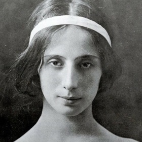 Její tanec nevynikal mistrovskou technikou, dokázala jím však vyjádřit neskutečnou vášeň, spojenou s jemnou romantikou pohybu.