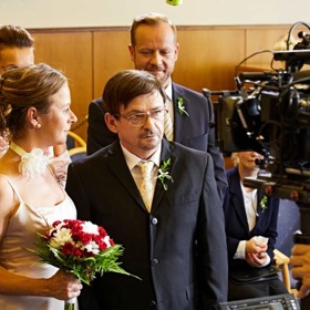 Životní příběh Pepy, v jehož roli zazářil Michal Sucháne, začínáme sledovat už při seznámení jeho rodičů.
