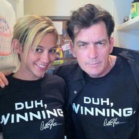 Nyní se na už na jeho vzhledu nezřízený život projevil. Propadl totiž alkoholu, drogám a také byl velmi promiskuitní. Pak mu lékaři diagnostikovali virus HIV.