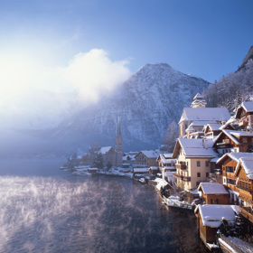 Hallstatt je rakouské městečko ležící v Solné komoře. Patří ke světovému dědictví UNESCO.