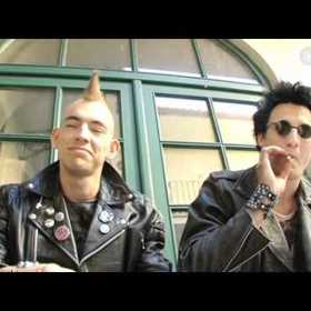 Ve filmu je výrazná hudební složka: písně The Clash, současných českých punkových kapel (The Prostitutes, Dead Pope's Company, The Barockers, November 2nd) a písně složené přímo pro film.